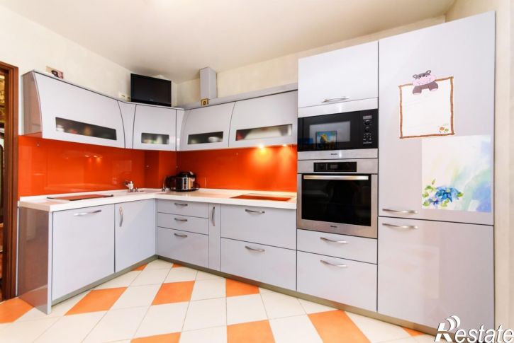 4-комн квартира ул. Студенческая, 15