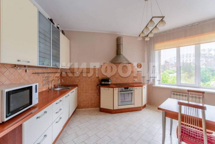 4-комн квартира Вершинина улица, д.24в