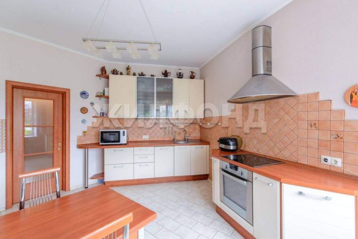 4-комн квартира Вершинина улица, д.24в