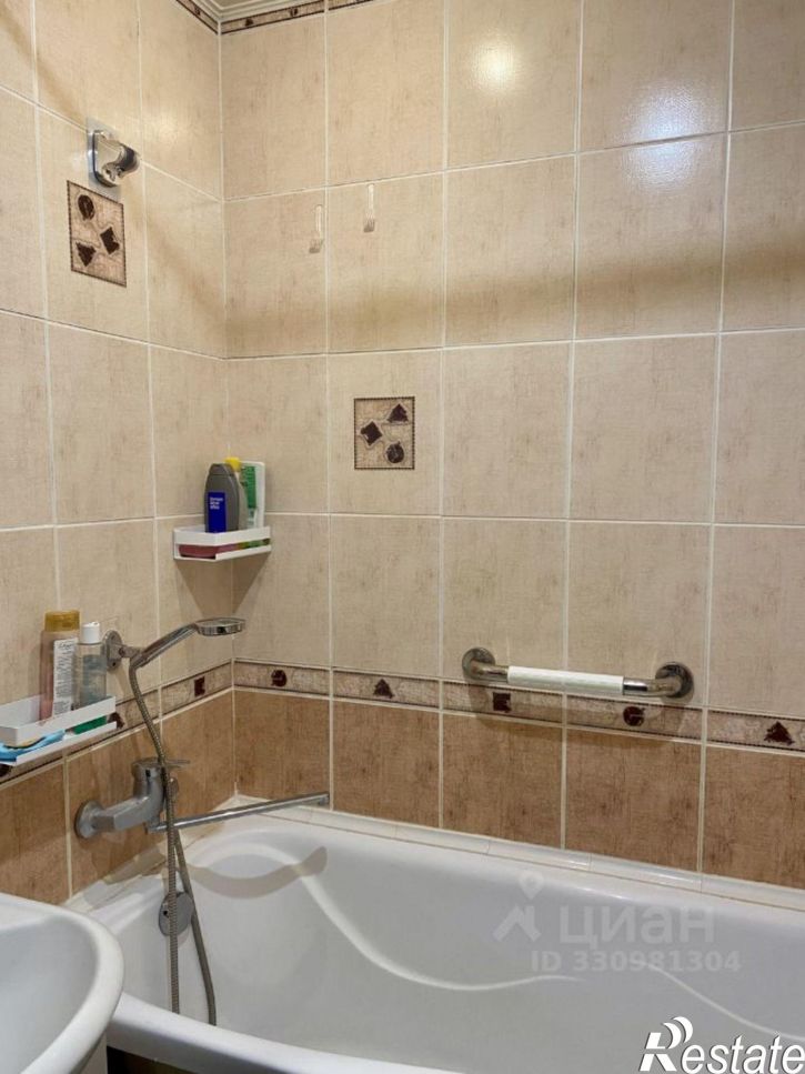 3-комн квартира улица Елизаровых, 70,  д. 70