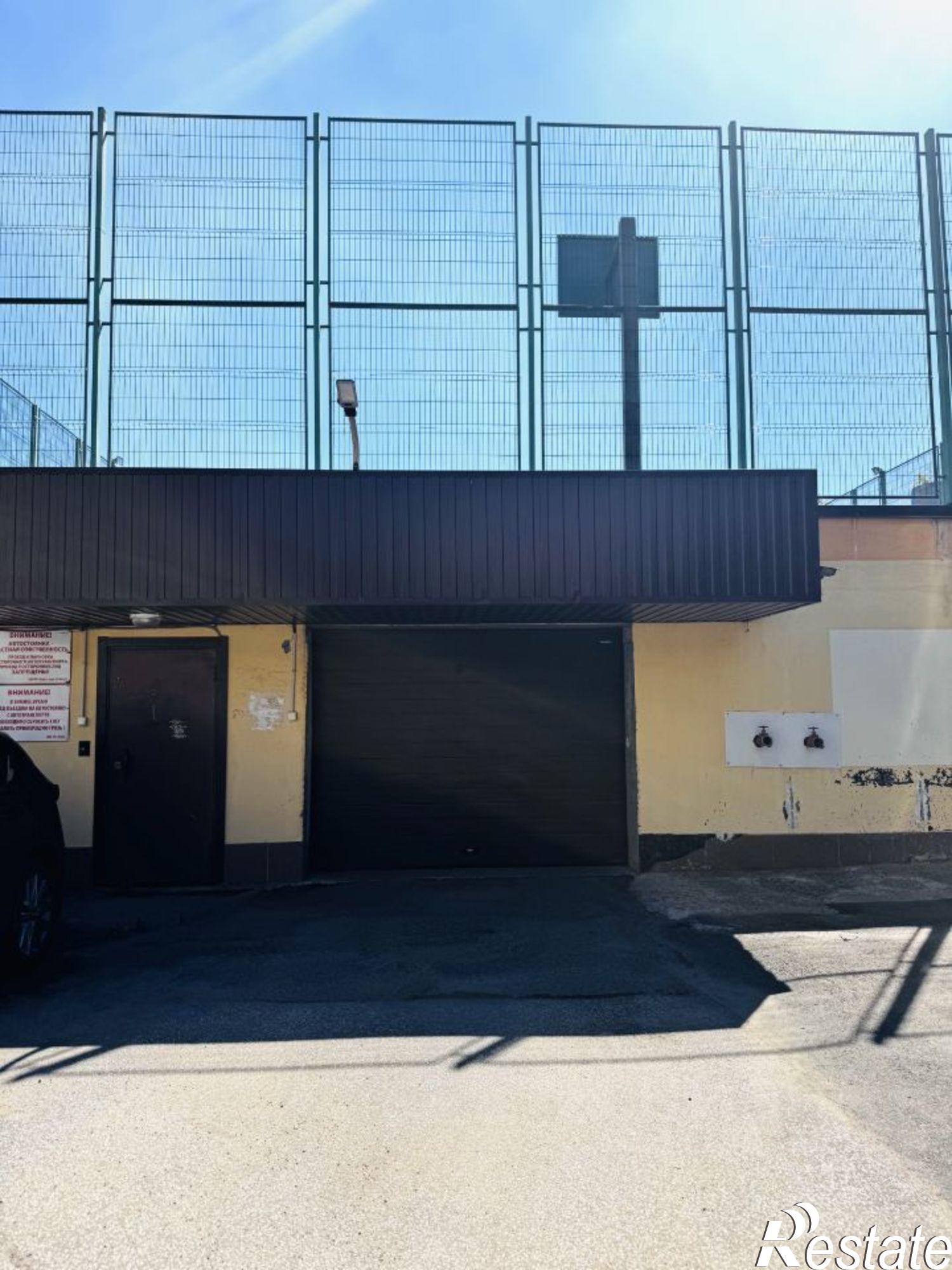 Купить гараж, место в паркинге за 1 300 000 рублей на улица Елизаровых, 15