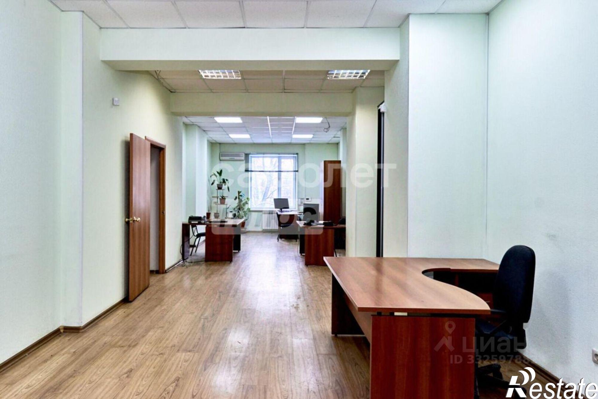 Купить офис, помещение под офис за 25 000 100 рублей на пр-кт Кирова, 58