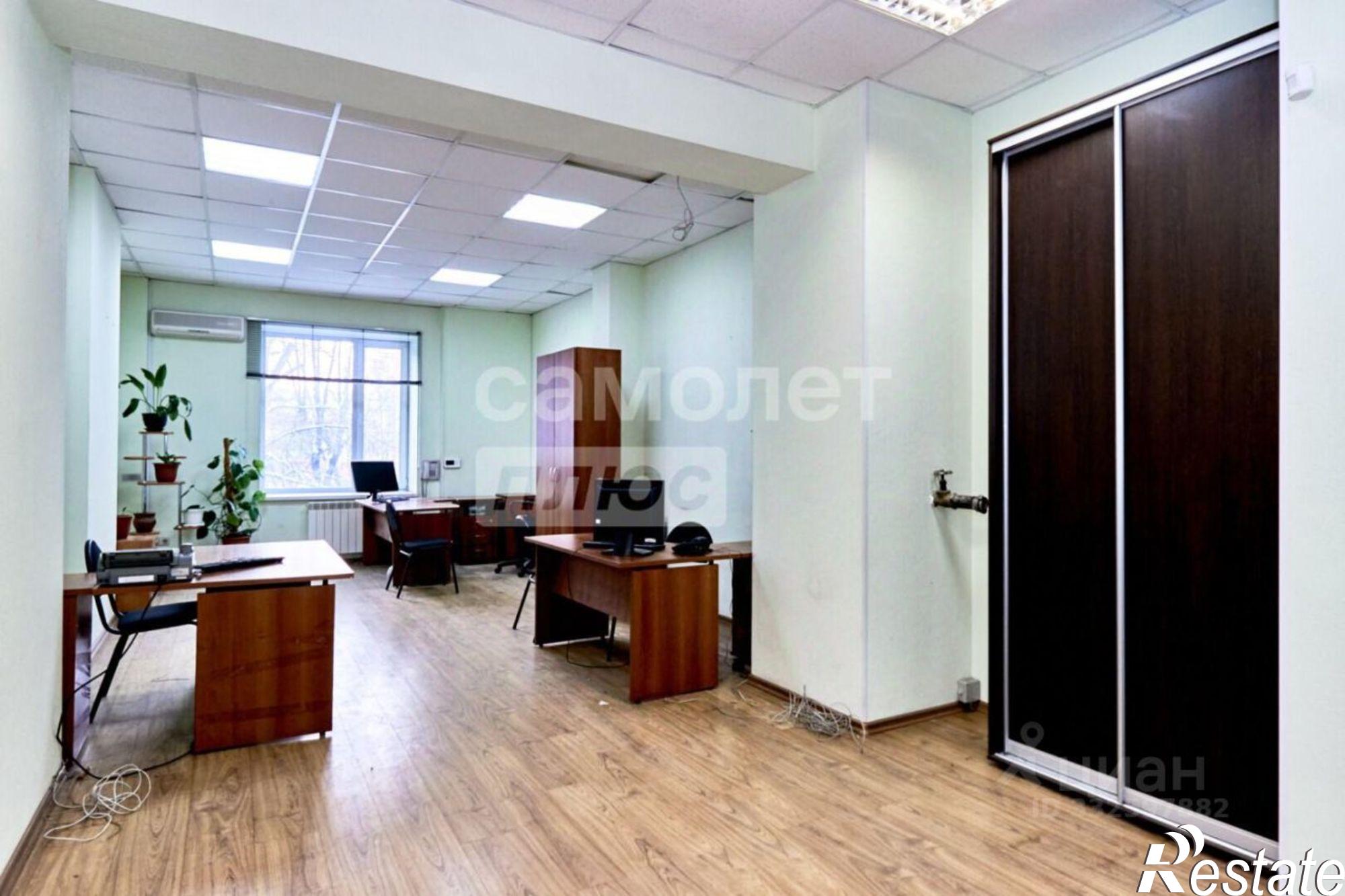 Купить офис, помещение под офис за 25 000 100 рублей на пр-кт Кирова, 58