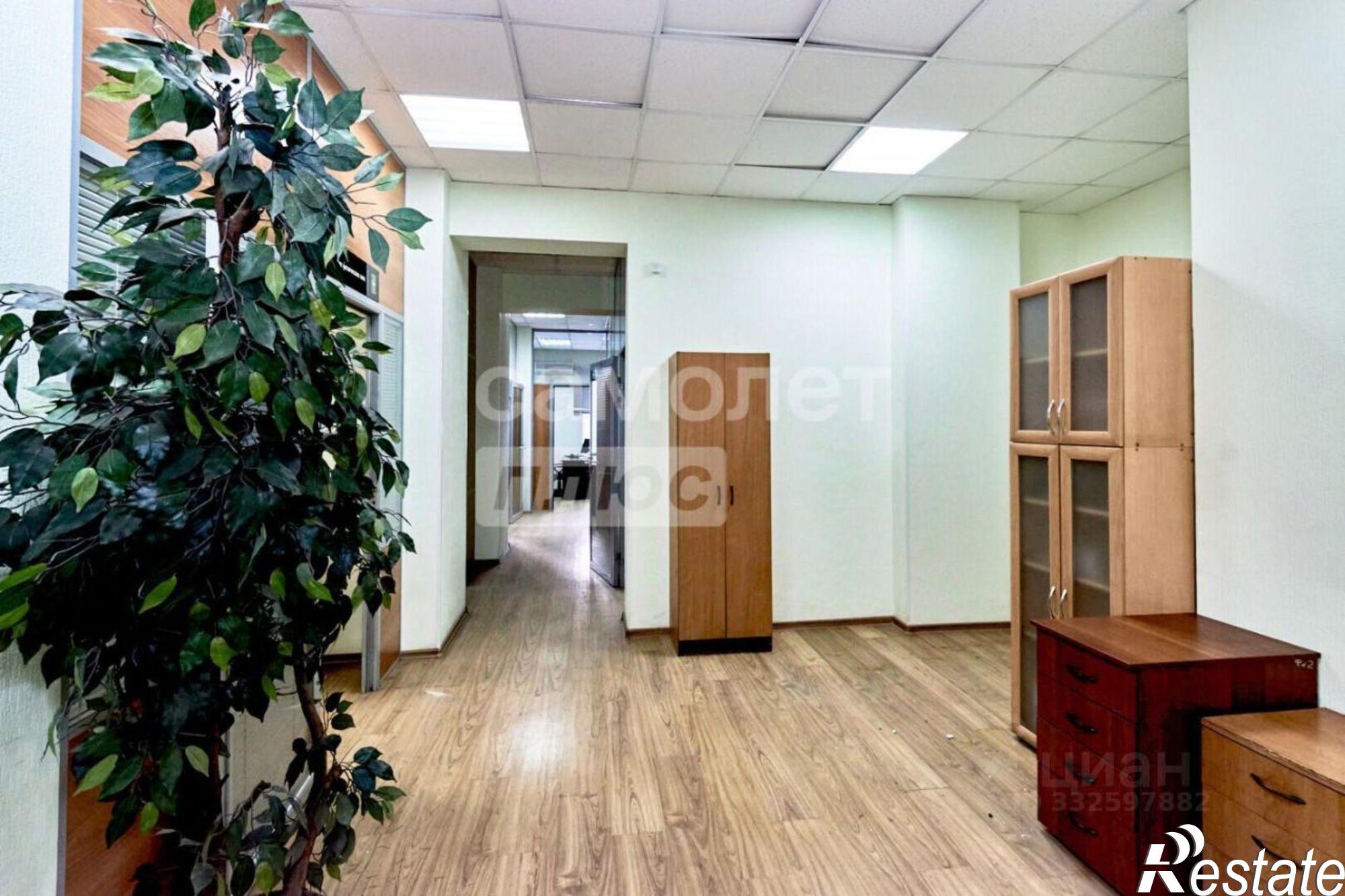 Купить офис, помещение под офис за 25 000 100 рублей на пр-кт Кирова, 58