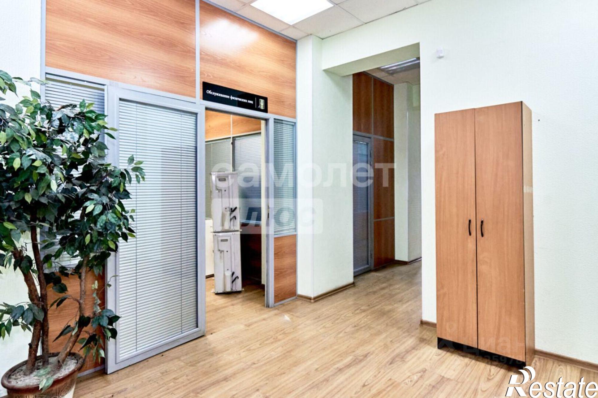 Купить офис, помещение под офис за 25 000 100 рублей на пр-кт Кирова, 58