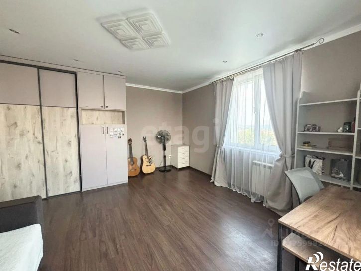 3-комн квартира ул Елизаровых, 15/2,  д. 15/2