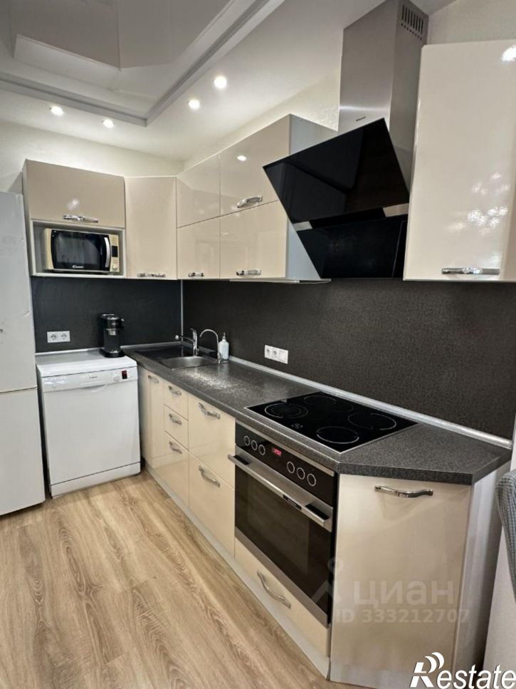 2-комн квартира ул Любы Шевцовой, 15,  д. 15