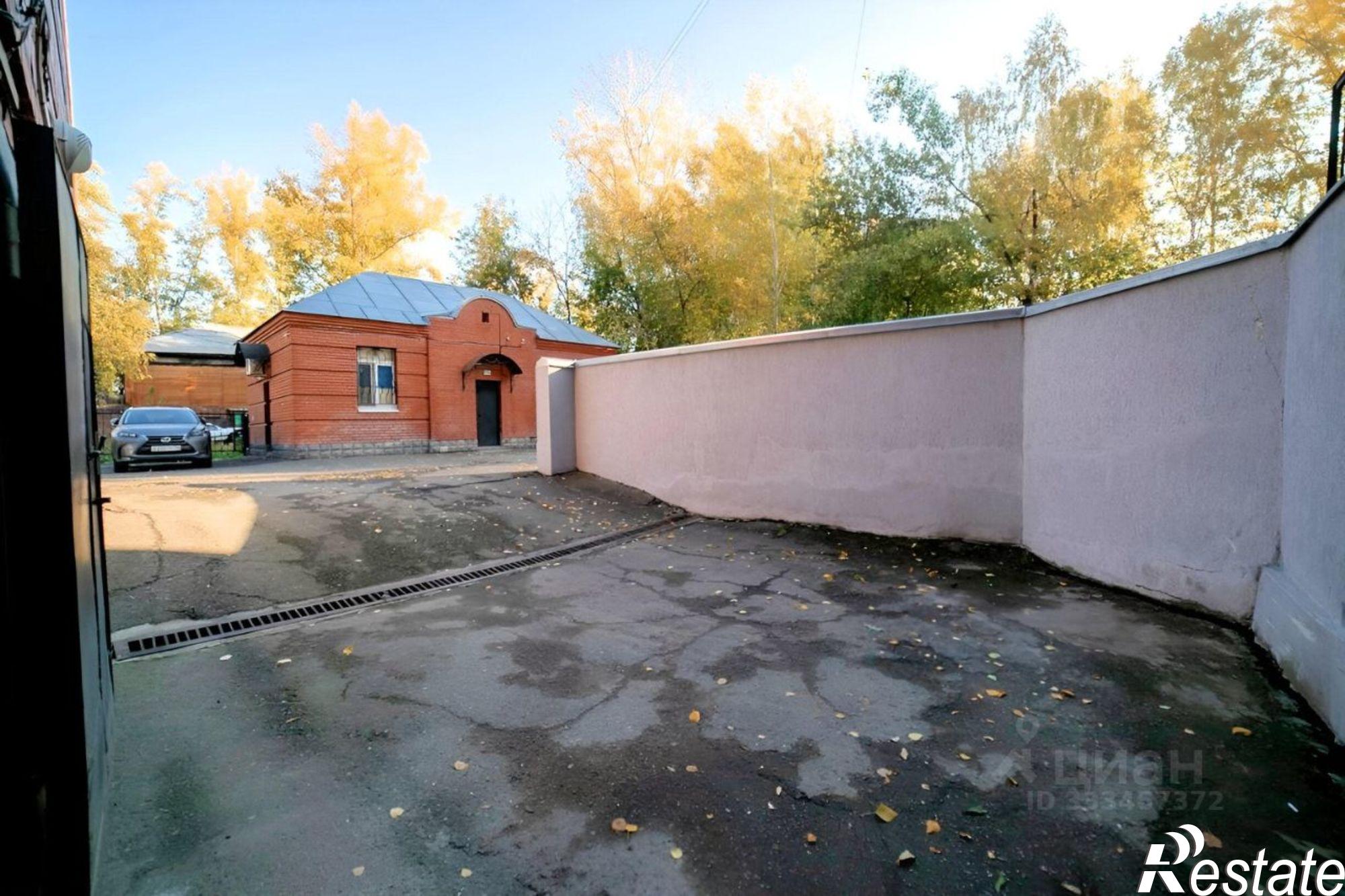 Сдать гараж, место в паркинге за 7 931 рублей на ул Гагарина, 10