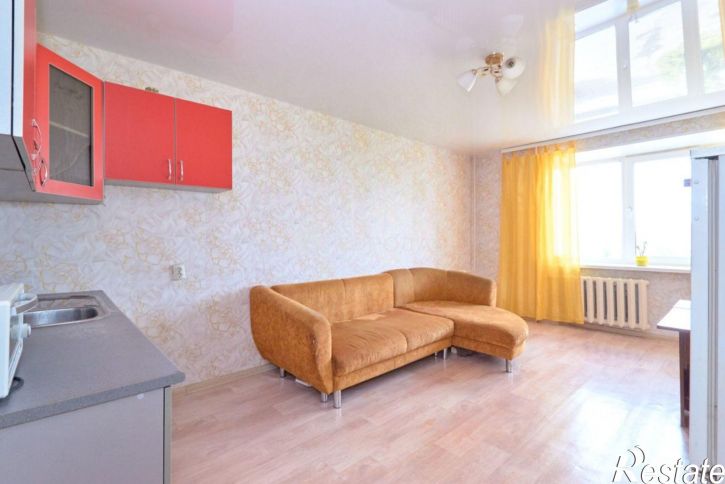 6-комн квартира улица Ивана Черных, 103,  д. 103