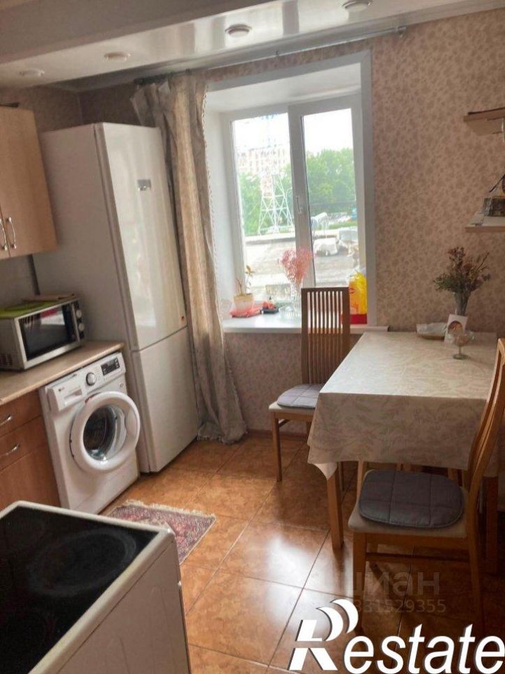 4-комн квартира улица Нахимова, 15,  д. 15