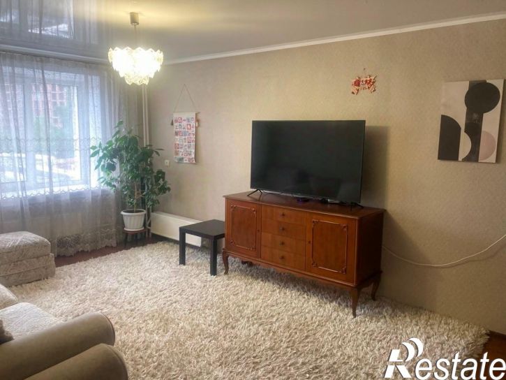 4-комн квартира улица Нахимова, 15,  д. 15
