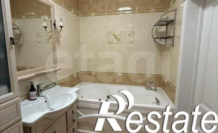 4-комн квартира улица Трифонова, 22,  д. 22