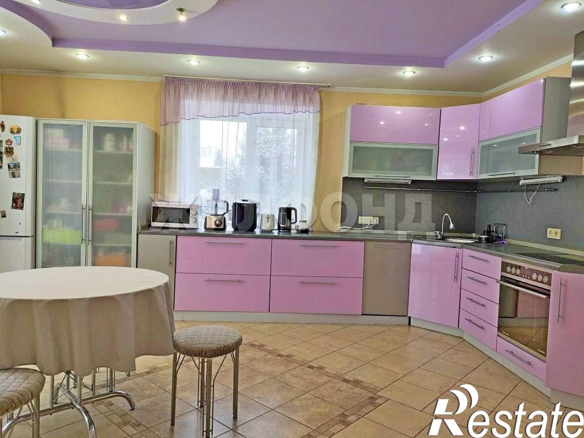Купить дачу, дом, коттедж за 12 000 000 рублей на Степная улица