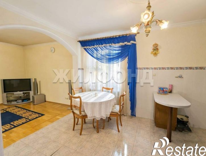 4-комн квартира Нечевский переулок, д.24