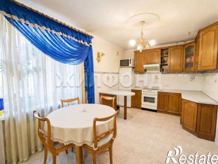 4-комн квартира Нечевский переулок, д.24